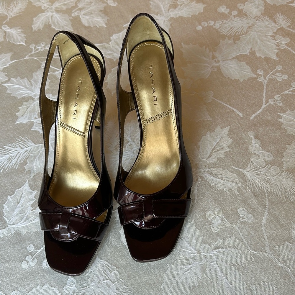 Tahari shoe